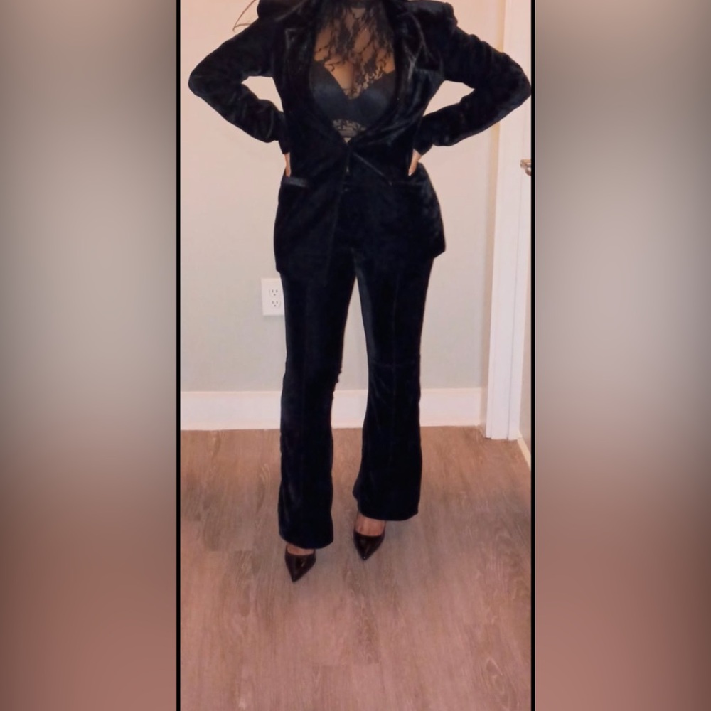 COPY - BLACK VELVET FITTED BLAZER AND PANT (PrettyLittleThing) worn once. M siz… - Picture 5 of 6